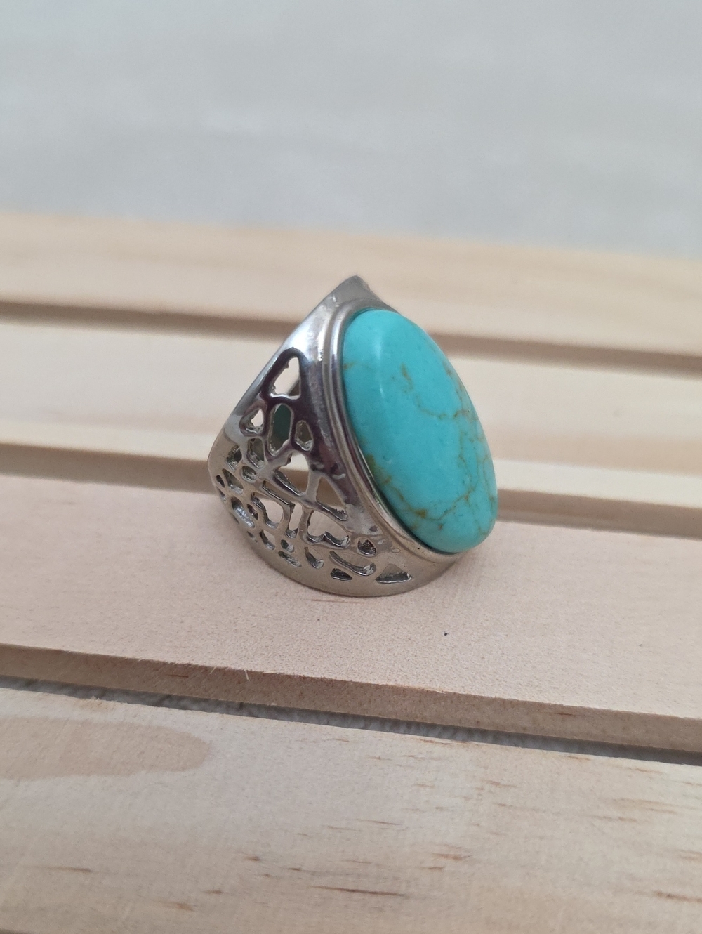 Turquoise Oval Statement Ring in Silver Tone size 9/10